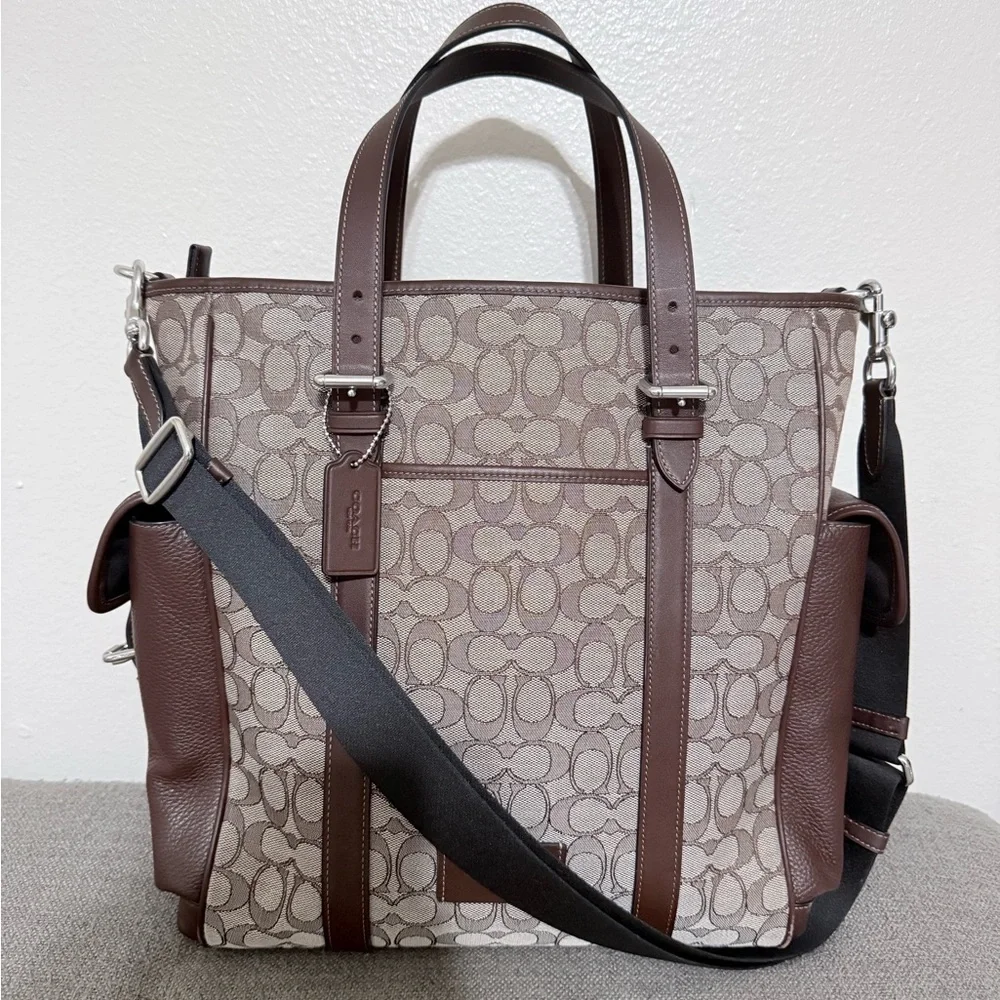Coach Signature Canvas Messenger in Jacquard - Picture 4 of 4